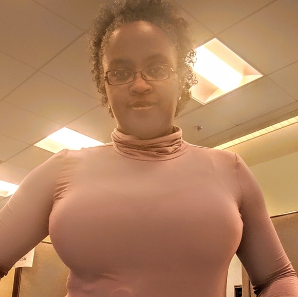 Meet your Posher, Karen - Picture 2 of 2